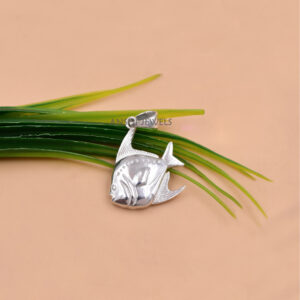Sea Life Fish Pendant in Silver – Nautical Ocean Charm Jewelry